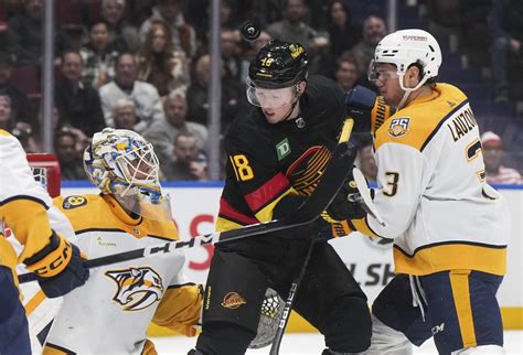 Elias Pettersson’s 2nd hat trick powers Canucks to a 5-2 win over the Predators